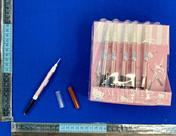 C – 105 lápiz para ceja 3 tonos diferentes con cepillo de silicon C24 23A-22