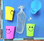 Q – 022 vaso de plástico emoji en red C4 E6249 y E6250