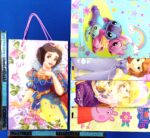 B – 654 bolsa personajes niño y niña 24x38cm C12 ZRLLO